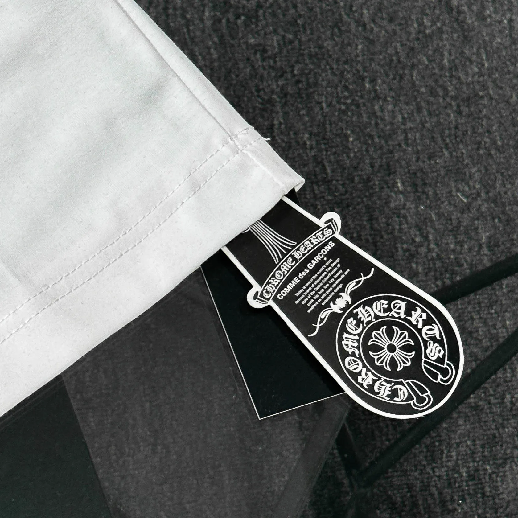 P170 🔥🔥🔥Chrome Hearts 25 high versions. The fabric is made of 300 grams of high-density pure cotton. It does not deform or shrink. It has three labels. It is the same style for men and women. Technology: Digital printing. Color: White. Black. SIZE: S-XL.